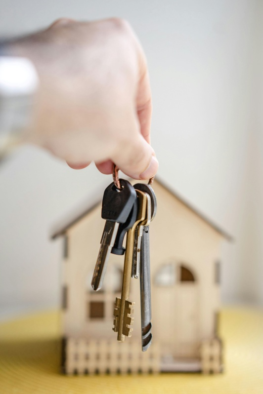 A person holding keys